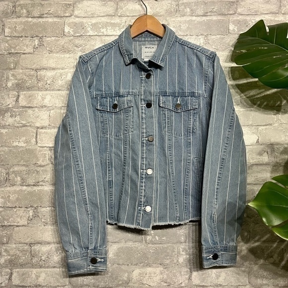 3/$30 _  RVCA  | Pause It Striped Denim Jacket washed stripe blue raw hem small - Picture 4 of 13